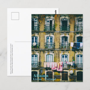 c heruntergekommenes Gebäude im Stadtteil Alfama.  Postkarte