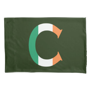 C Monogram überlagert sich auf irischer Flag-Kompo Kissenbezug