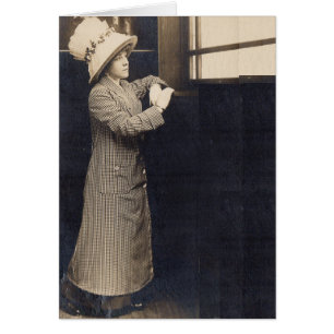 ca. 1906 Frau in Big Hut RPPC