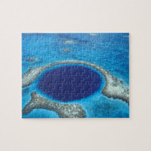 CA, Belize. Luftansicht des Blue Hole (Durchmesser