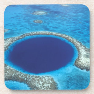 CA, Belize. Luftansicht des Blue Hole (Durchmesser Getränkeuntersetzer