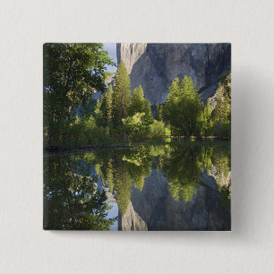 CA, Yosemite NP, El Capitan spiegelt sich im Merce Button