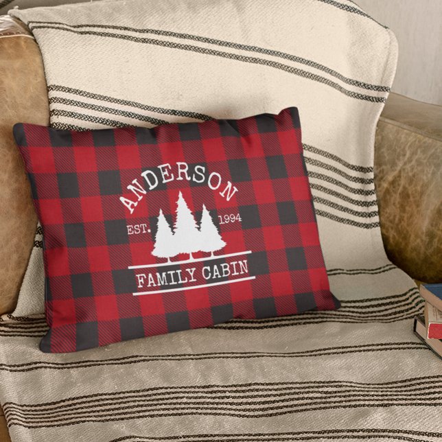 Cabin Familienname Red Buffalo Kariert Dekokissen (Customize to change text size or text style.)