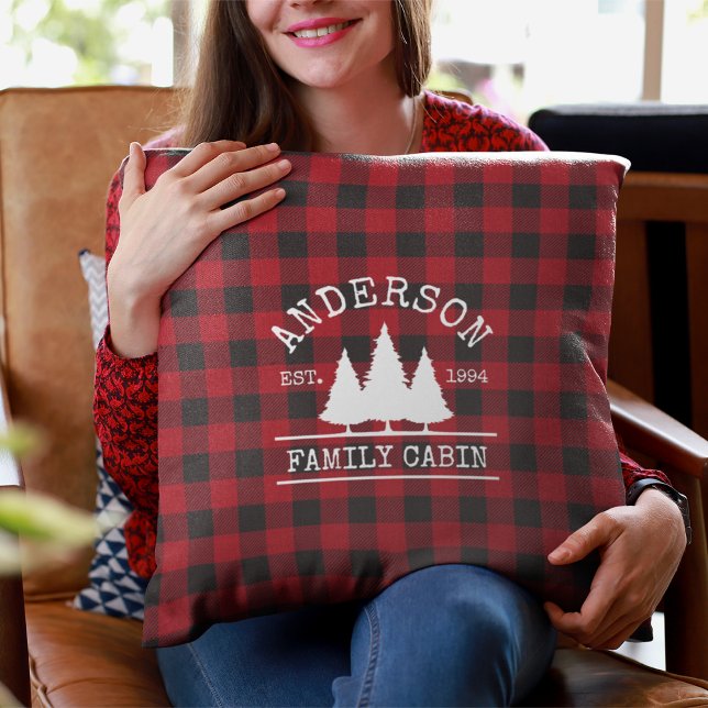 Cabin Familienname Red Buffalo Kariert Kissen (Customize to change text size or text style.)