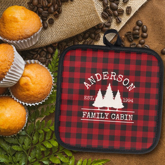 Cabin Familienname Red Buffalo Kariert Topflappen (A great addition to your kitchen.)
