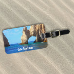 Cabo San Lucas Arch Beach Mexiko Gepäckanhänger<br><div class="desc">Dieses Design wurde mit digitaler Kunst erstellt, es kann personalisiert sein, indem man die Option "Anpassen" wählt. Kontaktieren Sie mich unter colorflowcreations@gmail.com , wenn Sie dieses Design für ein anderes Produkt haben möchten. Kaufen Sie meine originale abstrakte Acrylmalerei zum Verkauf unter www.etsy.com/shop/colorflowart. Sehen Sie mehr meiner Kreationen oder folgen Sie...</div>