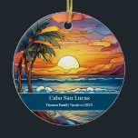Cabo San Lucas Beach Urlaub Keramik Ornament<br><div class="desc">Niedliche Imitate Buntglasstrandszene,  personalisierbare Cabo San Lucas Mexico Trip Souvenir. Ideal für Weihnachten- und Familienurlaub,  oder Flitterwochen-Muss. Anpassung: Change Caption und Jahr,  um es einzigartig zu machen.</div>