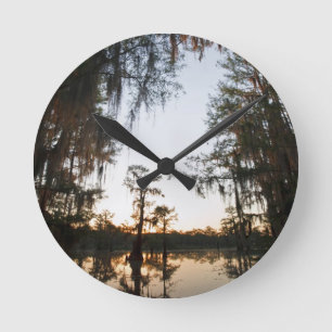 Caddo Lake at sunrise Runde Wanduhr