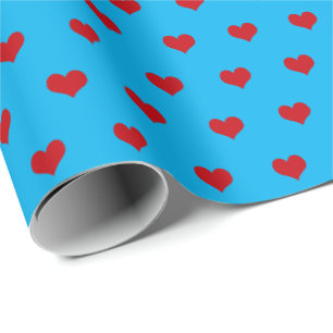 Cadeau coeur rouge sur papier d'emballage aqua