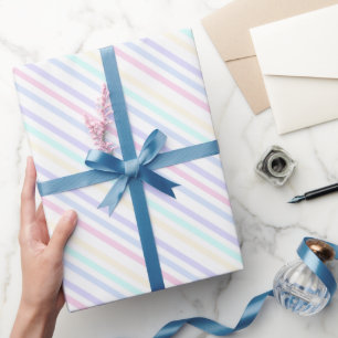 Cadeau Envelopper le papier à une fête d'anniversaire mag