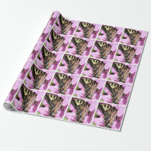 Papier d'emballage de papillon avec la fleur rose