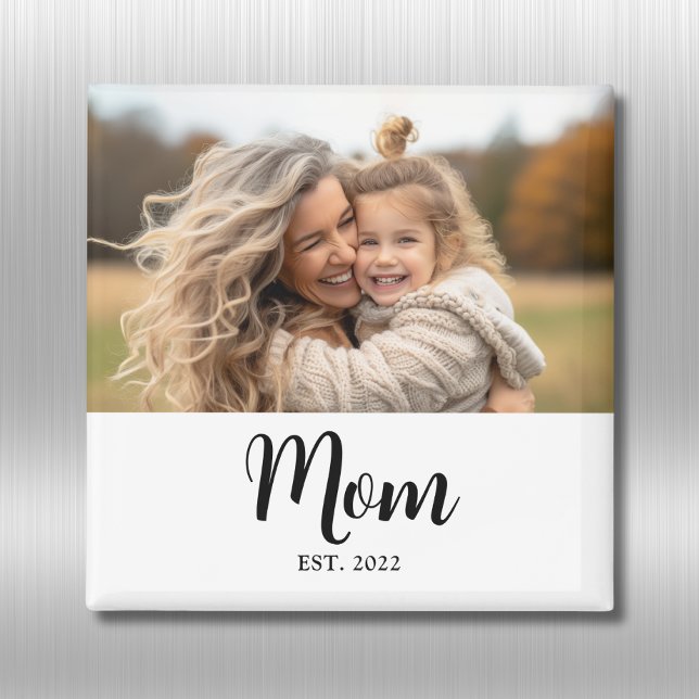 Cadeau photo Magnet de maman établi (Mom established fridge magnet with elegant personalizable black script and customizable photo)