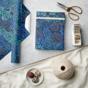 Cadeau Succulents dans du papier d'emballage bleu