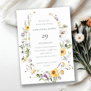 Cadre de fleurs sauvages de lilas jaune Invitation