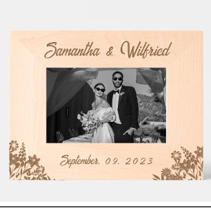 Cadre en bois avec fleurs, date de mariage et noms