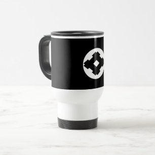 Cadre rhombique de puits dans une tasse de voyage