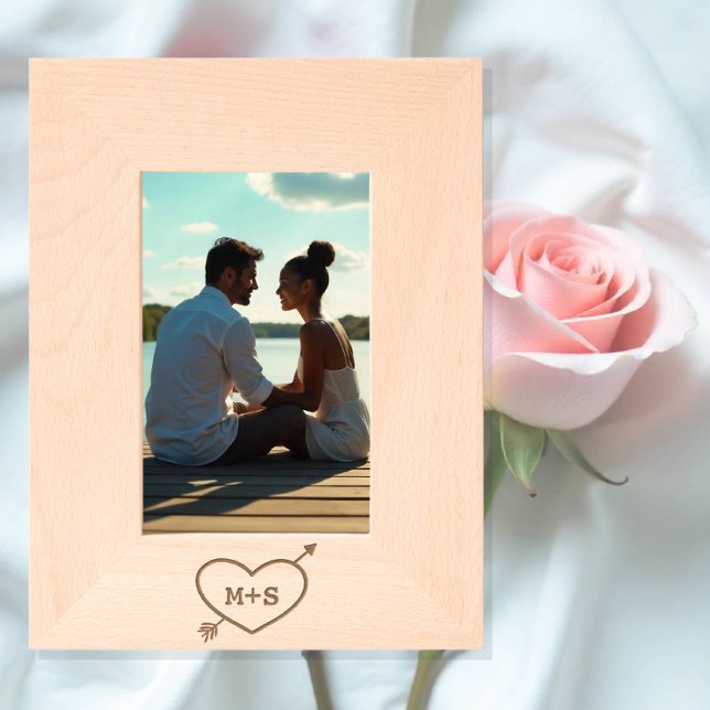 Cadres Gravés Cœur d'amour avec flèche et initiales de couple ro (Créateur téléchargé)
