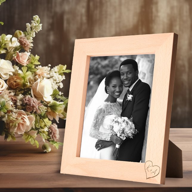 Cadres Gravés Initiales cardiaques minimalistes (Créateur téléchargé)