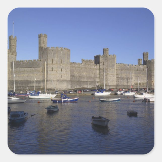 Caernarfon Castle, Gwynedd, Wales (RF) Quadratischer Aufkleber (Vorderseite)