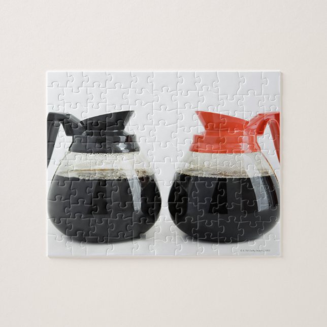 Caf. und Decaf. Kaffeeköpfe auf Weiß. (Horizontal)