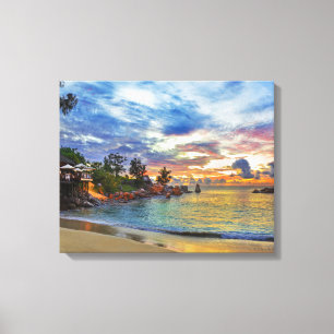 Café auf tropischem Strand am Sonnenuntergang Leinwanddruck