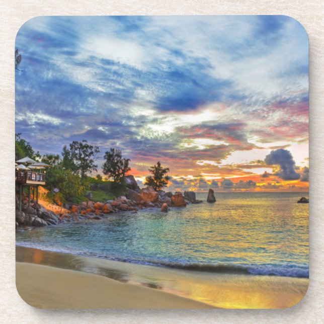 Café auf tropischem Strand am Sonnenuntergang Untersetzer (Vorderseite)