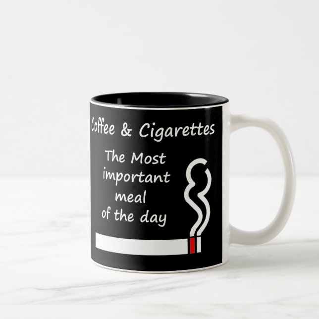 Café et tasse de cigarettes (Droit)