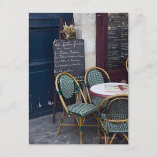 Café-Tisch mit Stühlen aus Zuckerrohr in Paris, Fr Postkarte