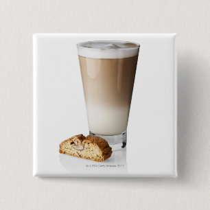 Caffe latte mit biscotti, auf weißem Hintergrund, Button