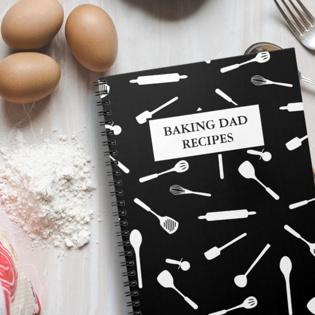 Cahier à reliure spirale pour recettes de papa de  (If your Dad is a whizz in the kitchen, treat him to his own blank recipe book for all his recipes)