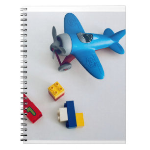 Cahier avec photo de jouets amusants sur la couver