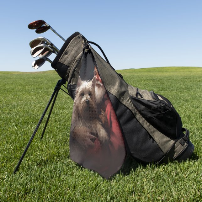 Cairn Terrier mit dem Weihnachtsmann Golfhandtuch (Gras)