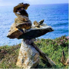 Cairn und Meer, Perranporth, COrnwall Freistehende Fotoskulptur