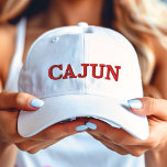 Cajun Red on White Bestickte Baseballkappe<br><div class="desc">Ein offizieller Cajun Hut,  der stolz in und aus Louisiana getragen werden kann.</div>