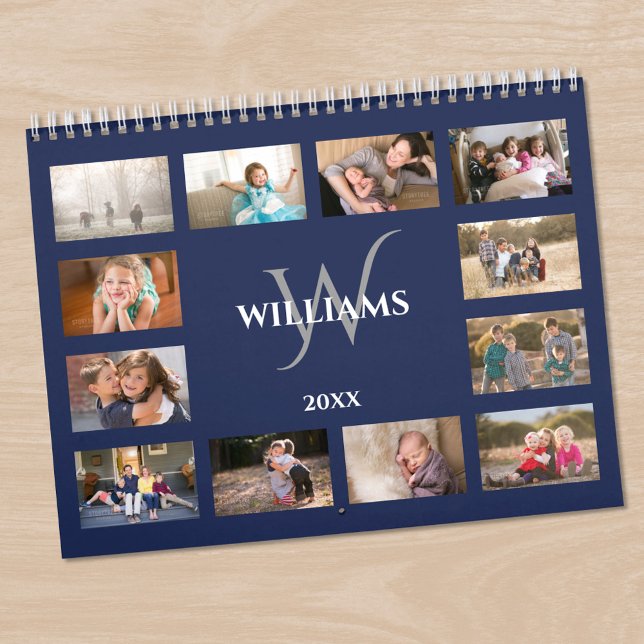 Calendrier Monogramme personnalisé Nom Photo Bleu Nuit (Custom Monogram Name Navy Blue Photo Calendar in situ)