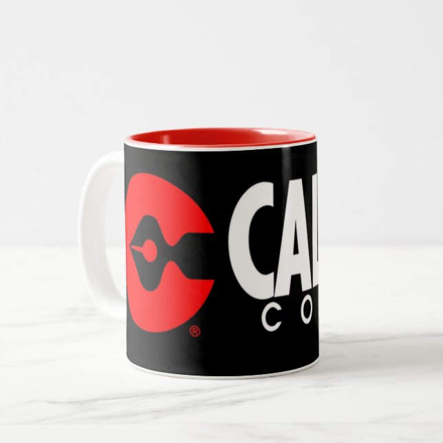 Caliber Comic XL Logo Black Coffee Tasse (Vorderseite Links)