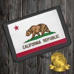 California Fashion, USA Patrioten / Sport Trifold Geldbörse<br><div class="desc">Patriotische Wallets mit USA Staat of California Fashion mit kalifornischer Fahne - Liebe mein Land,  Reisegeschenke,  Opa Geburtstag,  nationale Patrioten / Sportfans</div>
