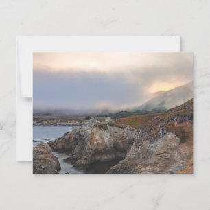California Foggy Rocky Coastline bei Sunrise Postkarte