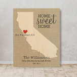 California Staat Liebe Custom Family Name Establis Holzleinwand<br><div class="desc">Zeigen Sie Ihre Liebe/Stolz in Kalifornien, der Heimatstadt und der Familie mit dieser wunderschönen, maßgeschneiderten Holzwandkunst. Ein rustikales, elegantes, holzgetreiftes Design mit einer CA-Staat-Silhouette, "Zuhause Sweet Zuhause"-Typografie, einem roten Herz, das zeigt, wo Sie leben, alles Set vor einem Imitat, das eingebrochen ist. Passen Sie den Text mit Ihren Familiennamen, dem...</div>