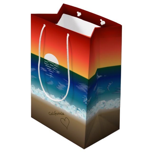 California Sunset | Beach Sand Heart Mittlere Geschenktüte (Rückseite Schrägansicht)