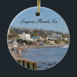 California Travel Vacation Foto Laguna Beach Keramik Ornament<br><div class="desc">Reisen Weihnachtsschmuck mit einem Foto des Ozeans in Laguna Beach,  Kalifornien. Verwenden Sie die Vorlage,  um das Jahr auf der Rückseite hinzuzufügen. Dieses Ornament ist ein großartiges Souvenir für einen Urlaub in Laguna Beach.</div>