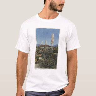 CaliforniaYucca Kakteen in der Blüte in der Wüst T-Shirt