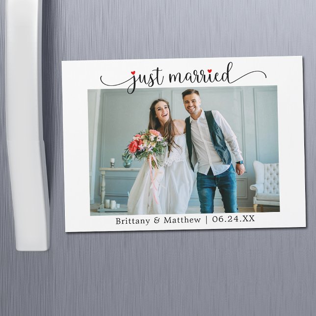 Calligrafie Red Heart Just Married Magnet Card (Customize to change your personalized text size or text style.)