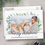 Calligrafie Weihnachtskieferngebirge Foto Postkarte<br><div class="desc">Moderne Elegante Kalligrafie Script Merry Christmas Watercolor Holiday Pine Greenery Foto Postcard</div>