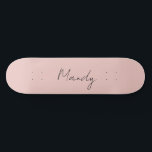 Calligraphie Elegante Rose Gold Schlichter Name Skateboard<br><div class="desc">Suchen Sie eine schöne Kalligrafie mit einer ästhetischen Handschrift? Dieses einfache, auffällige Design ist für Sie. Dieses Produkt beeindruckt sofort diejenigen, die es sehen. Das feine und geschmackvolle Design spiegelt sofort die Qualität Ihrer Beziehung und Familie wider.</div>
