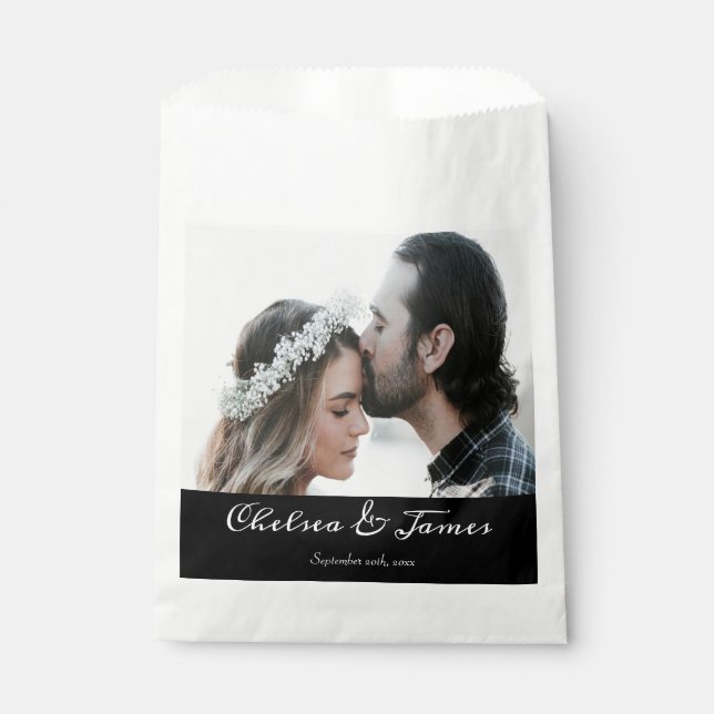 Calligraphie Schwarz-weiß Elegante Foto Hochzeit Geschenktütchen (Vorderseite)