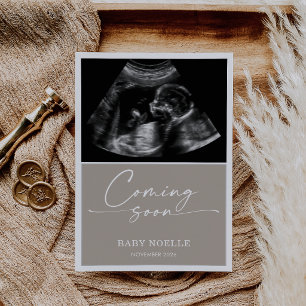 Calligraphy Chic Taupe Coming Soon Schwangerschaft Einladung