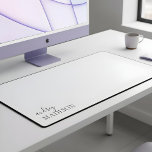 Calligraphy Girly Luxury White Schreibtischunterlage<br><div class="desc">Verwandeln Sie Ihren Arbeitsbereich mit einer personalisierten Schreibtischmatte, die Eleganz und Funktionalität verbindet. Die Schreibtischmatte, die Ihren Namen in einer luxuriösen Mischung aus Kalligraphie und Serifenfass vereinen, bringt eine raffinierte, feminine Touch in jede Umgebung. Ideal für Geschäftsleute, Schulen oder sogar für Ihr Schlafzimmer, schützt es Ihren Schreibtisch und fügt Ihrem...</div>