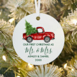 Calligraphy Green Mr. Christmas Red Truck Ornament Aus Metall<br><div class="desc">Moderne Kalligraphie Drehbuch Unsere ersten Weihnachten als Mr. und Mrs. - Aquarellfarbener Vintager LKW-Ornament - Grüner Text im Wald</div>