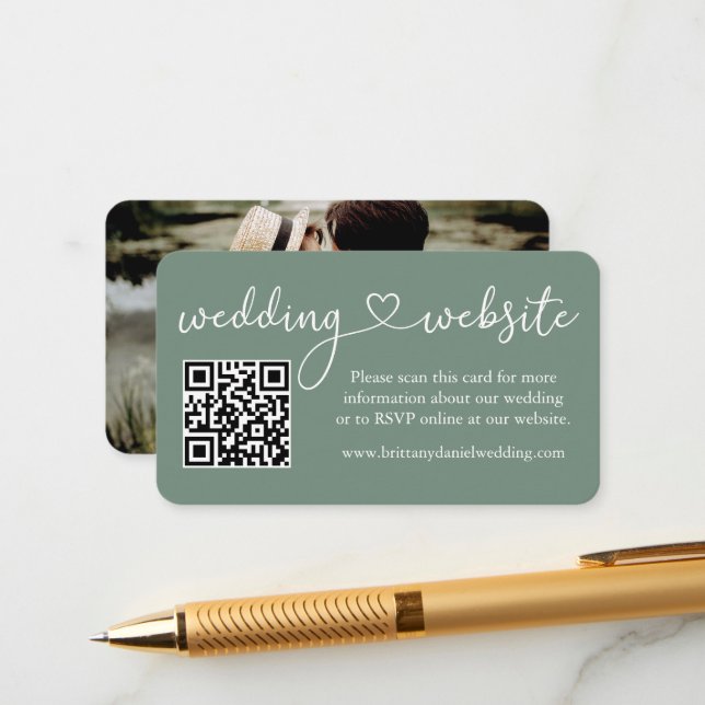 Calligraphy Heart Wedding Web QR Foto Sage Green Begleitkarte (Vorderseite/Rückseite Beispiel)